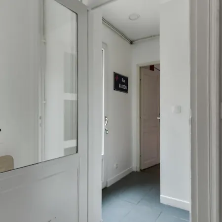 Bright And Modern Flat At The Heart Of - Welkeys *
